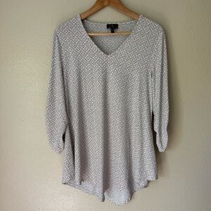 MARBLE Black and White V-Neck Blouse